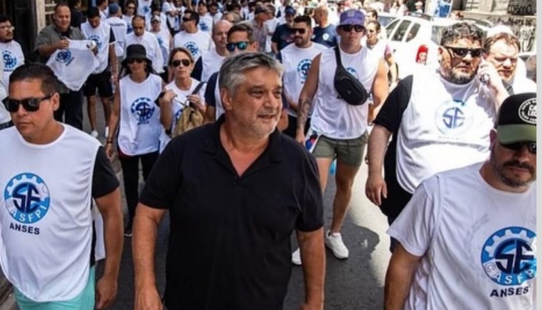 Ortega tildó de “mamarracho” la media sanción de la Ley ómnibus y exigió a la CGT que convoque “ya” a un paro general