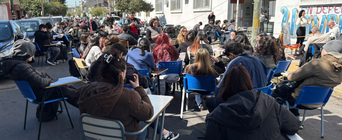 "La Universidad en la calle": ADUNA llevó adelante clases públicas