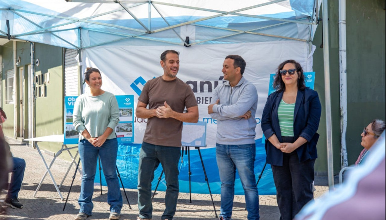Julián Álvarez recorrió obras de pavimentación en Villa Jardín