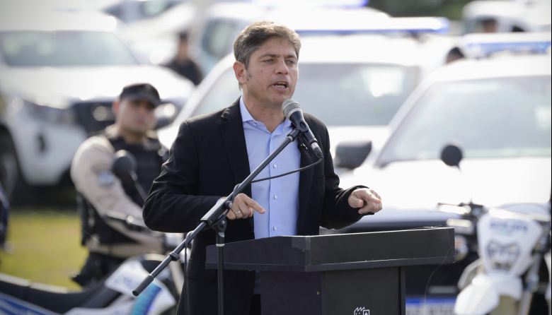 Kicillof entregó vehículos policiales e inauguró una nueva base de la Fuerza Barrial de Aproximación