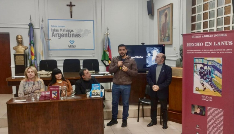 Balladares acompañó el primer encuentro de "Apertura literaria" 2025