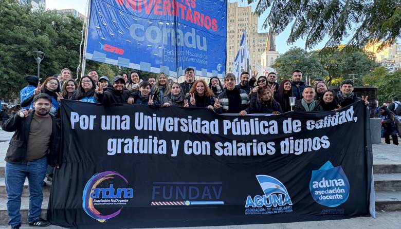 UNDAV: la Mesa Gremial Interclaustro fue parte de la marcha de antorchas