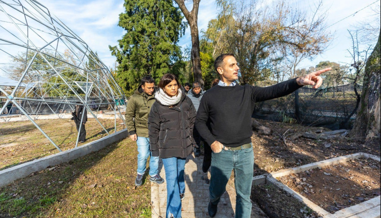 Julián Álvarez y la ministra Daniela Vilar recorrieron las nuevas obras en el Parque Ambiental de Lanús