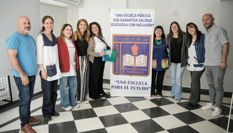 Magdalena Sierra entregó subsidios en instituciones educativas de Avellaneda