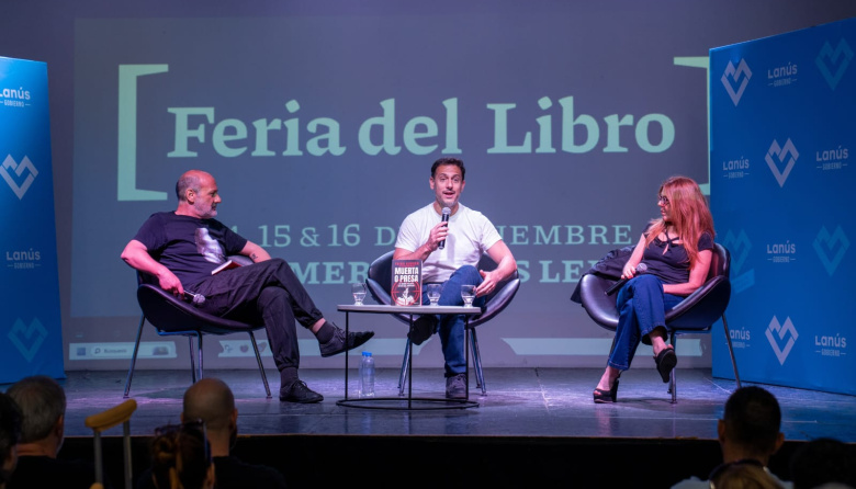 Julián Álvarez recorrió una nueva edición de la Feria del Libro de Lanús