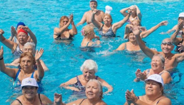 Lanús: clases gratuitas de aquagym para adultos mayores