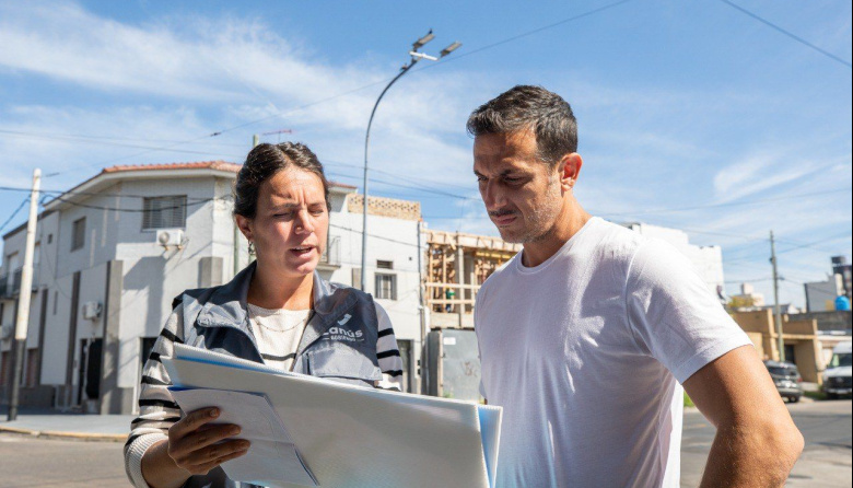 Julián Álvarez supervisó las tareas de repotenciación de luminarias sobre la Avenida Eva Perón