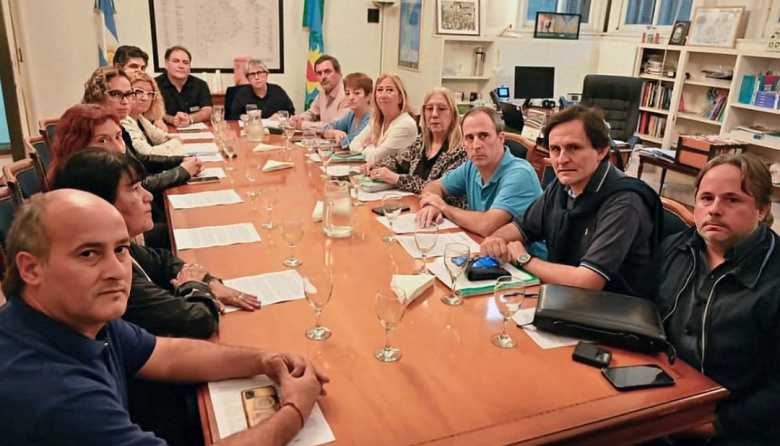 El Frente de Unidad Docente mantuvo una reunión con funcionarios bonaerenses ante la violencia digital y retos virales