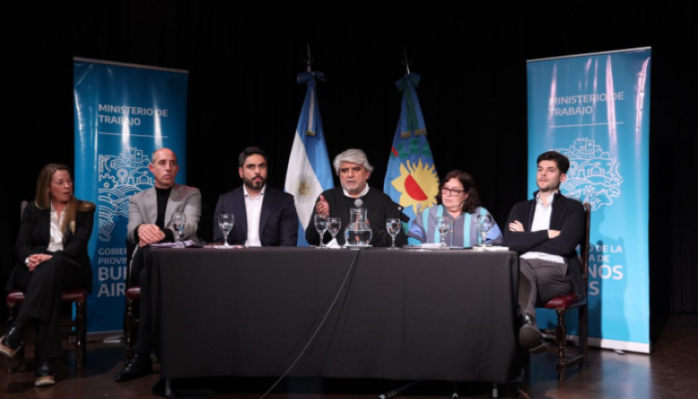 Correa: “Es imperioso regular el trabajo para cuidar a quienes lo ejercen”