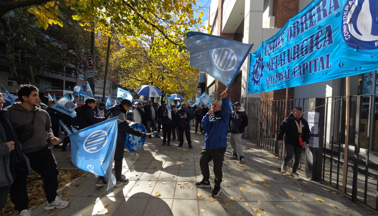 Conflicto metalúrgico: la UOM Capital se moviliza por 52 despidos en la fábrica Apholos