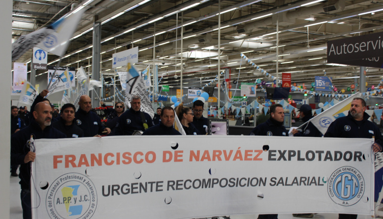 Jerárquicos de Comercio en lucha: exigen recomposición salarial a De Narváez