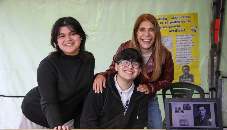 Magdalena Sierra entregó 3800 netbooks a estudiantes que finalizan el secundario