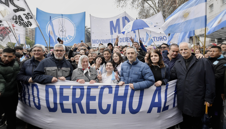 Kicillof participó de la movilización en rechazo al proyecto de Ley de Inviolabilidad de la Propiedad Privada