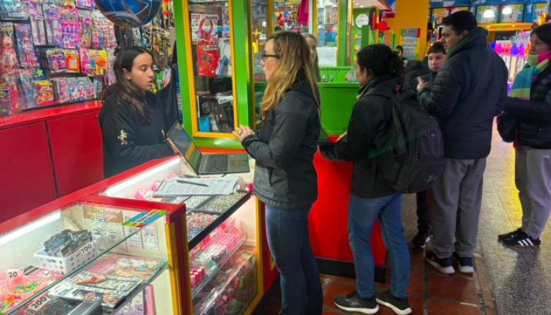 Trabajo fiscalizó condiciones laborales en cines y salones de juego