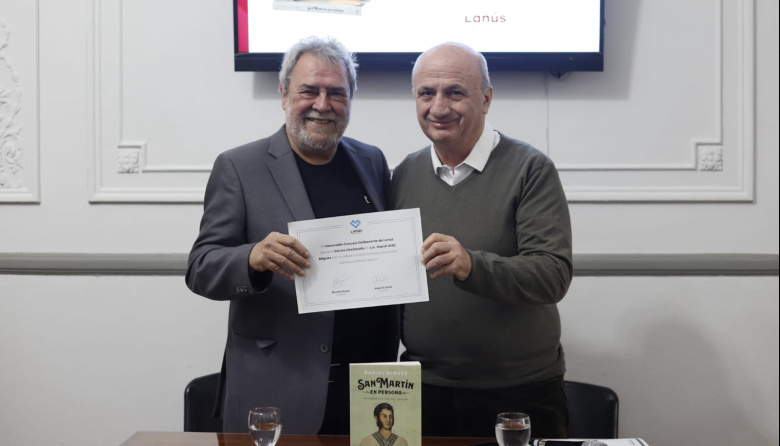 "San Martín en persona": Daniel Miguez presentó su libro en el HCD Lanús y fue declarado Vecino Destacado