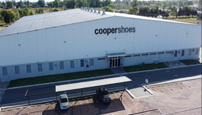 UTICRA advierte sobre el Inminente cierre de la planta Coopershoes de Las Flores