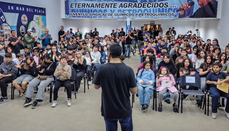 Químicos y Petroquímicos reconocieron a hijas e hijos de afiliados por su desempeño escolar