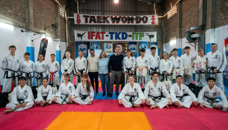 Subsidios e indumentaria para deportistas lanusenses que participarán de la Copa del Mundo de Taekwon-Do ITF