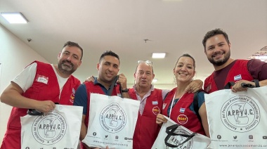 Jerárquicos de Comercio entregaron kits escolares en todo el país