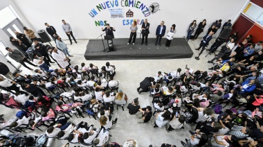 Kicillof inauguró obras de infraestructura educativa y entregó escrituras gratuitas