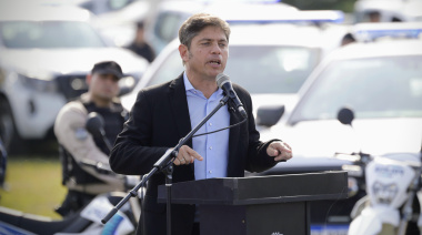 Kicillof entregó vehículos policiales e inauguró una nueva base de la Fuerza Barrial de Aproximación