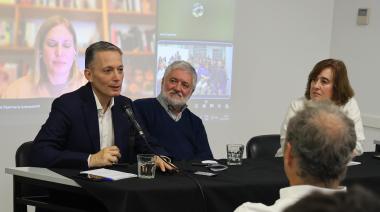 Gray expuso sobre políticas públicas y relaciones internacionales