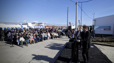 Kicillof y Magario entregaron 110 viviendas a familias de Berazategui