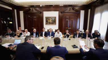 Kicillof y Cuattromo firmaron convenios con municipios para la compra de bienes de capital