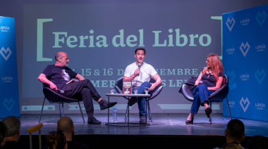 Julián Álvarez recorrió una nueva edición de la Feria del Libro de Lanús