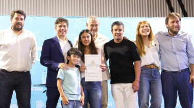 Ferraresi y Kicillof entregaron escrituras en Avellaneda