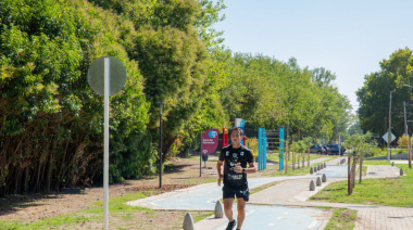 Mejora del espacio público: Julián Álvarez recorrió nueva etapa de la senda aeróbica del Parque Las Colonias