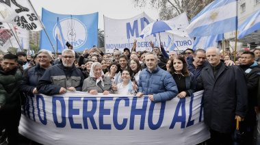 Kicillof participó de la movilización en rechazo al proyecto de Ley de Inviolabilidad de la Propiedad Privada