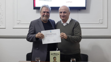 "San Martín en persona": Daniel Miguez presentó su libro en el HCD Lanús y fue declarado Vecino Destacado