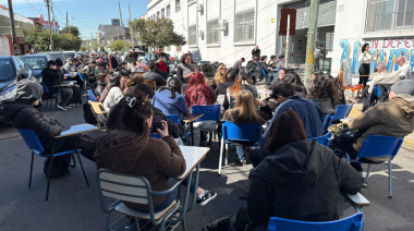 "La Universidad en la calle": ADUNA llevó adelante clases públicas