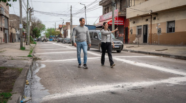 Julián Álvarez recorrió las obras de pavimentación en Valentín Alsina