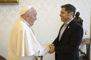 Tras la aprobación de la Ley Bases, Kicillof se reunió con el Papa en el Vaticano
