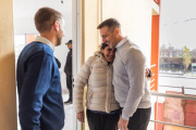 Julián Álvarez y Leandro Decuzzi entregaron las primeras seis viviendas en el Barrio Néstor Kirchner