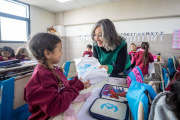 Lanús Gobierno entregó nuevas tablets a las y los estudiantes de Primer grado de la EPMB "Manuel Láinez"