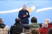 Ferraresi llevó sus propuestas a vecinos y dirigentes de San Nicolás y Zárate