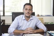Julián Álvarez defendió la gestión y cruzó a los que "vandalizaron" obras y casas del distrito