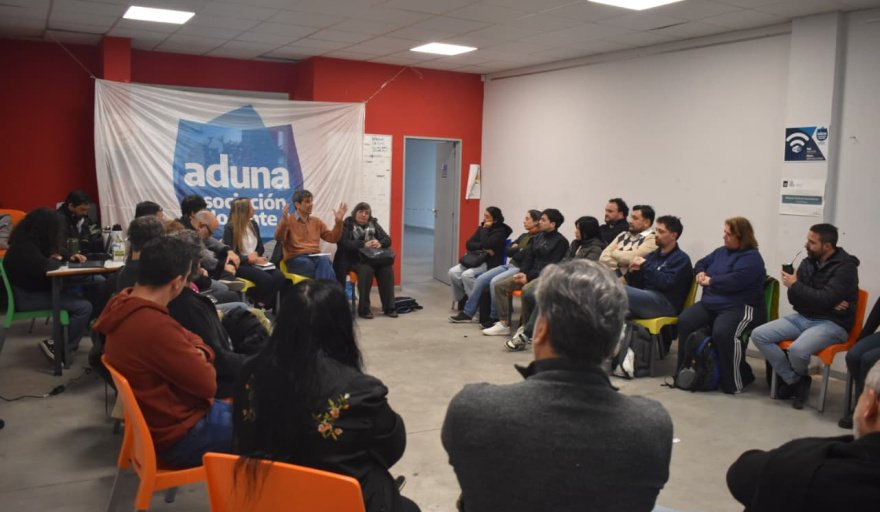 En Asamblea, ADUNA definió un paro 48 horas a acordar de manera federal con los gremios universitarios